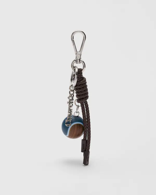 Colgante de tenis de cuero napa y resina