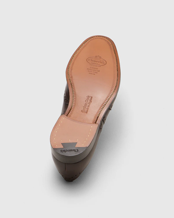 Chetwynd Oxford con cuero de ternera blanqueado