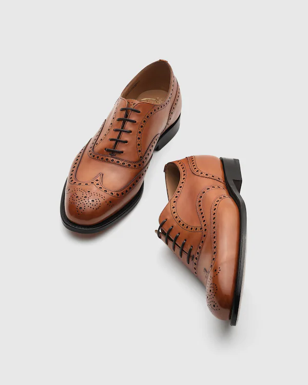 Chetwynd Oxford con cuero de ternera blanqueado