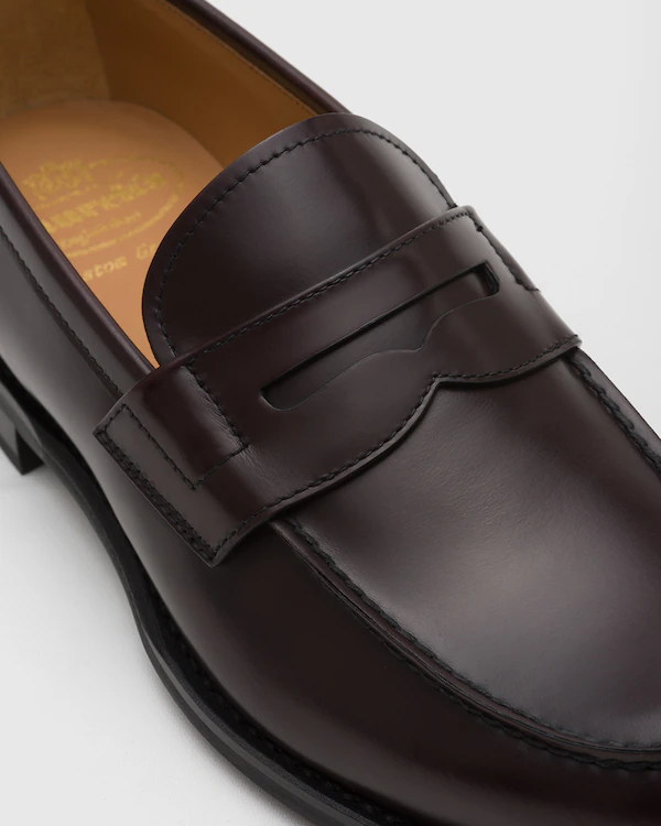Zapatilla de cuero de vitela brillante Gateshead