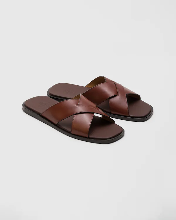 Sandal crisscross de piel de ternera blanqueada Ockley